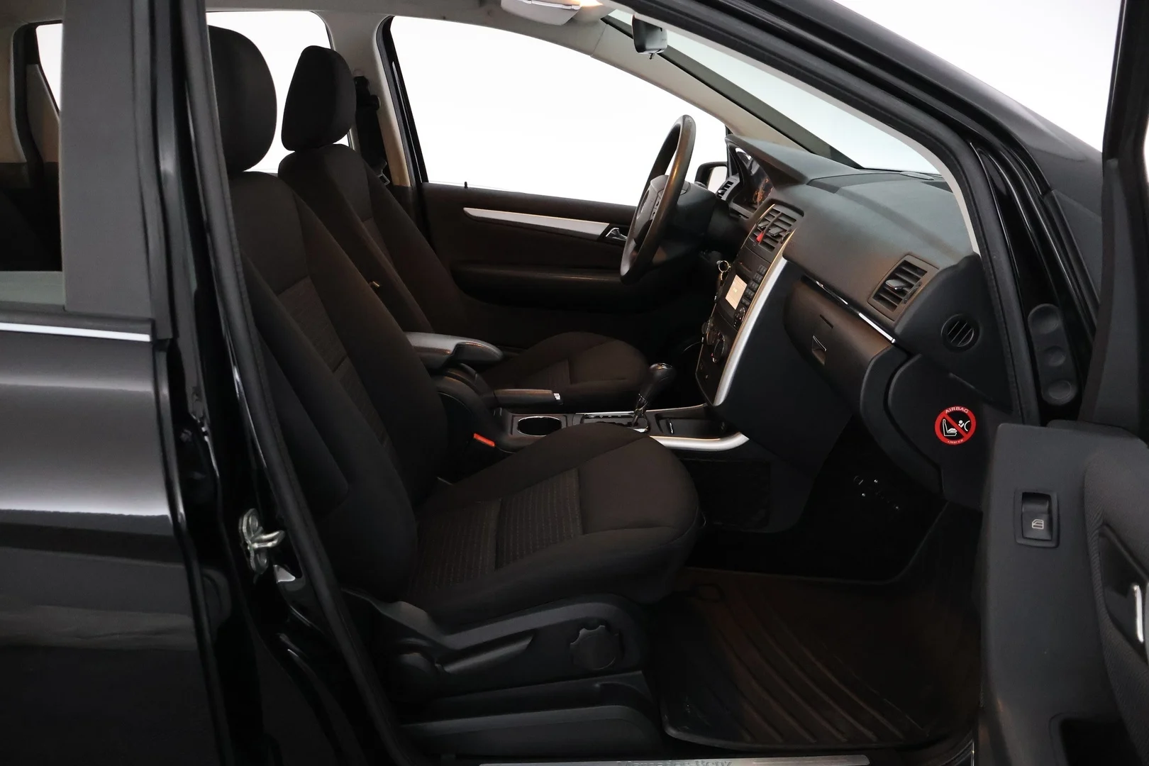 Car Image - 2pvQX6CKiB5zWtb3jeL3C0