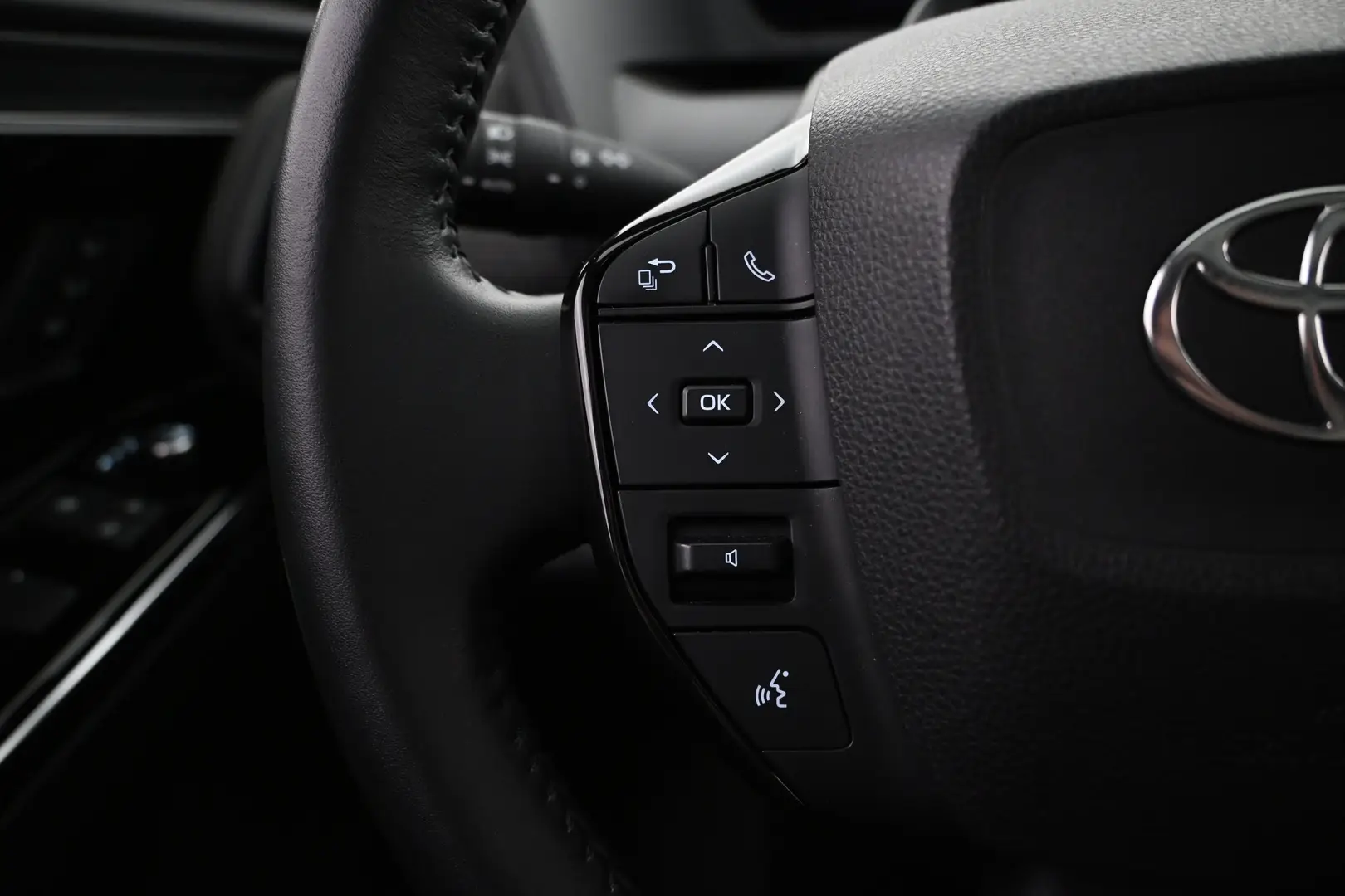 Car Image - 6rB6haoYdTc9qHKboVgCT4