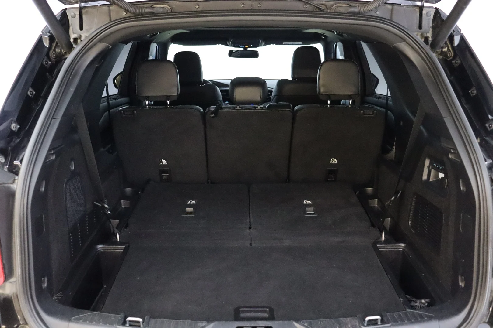 Car Image - 4SaFwv2mmjOsYyGctYamsr