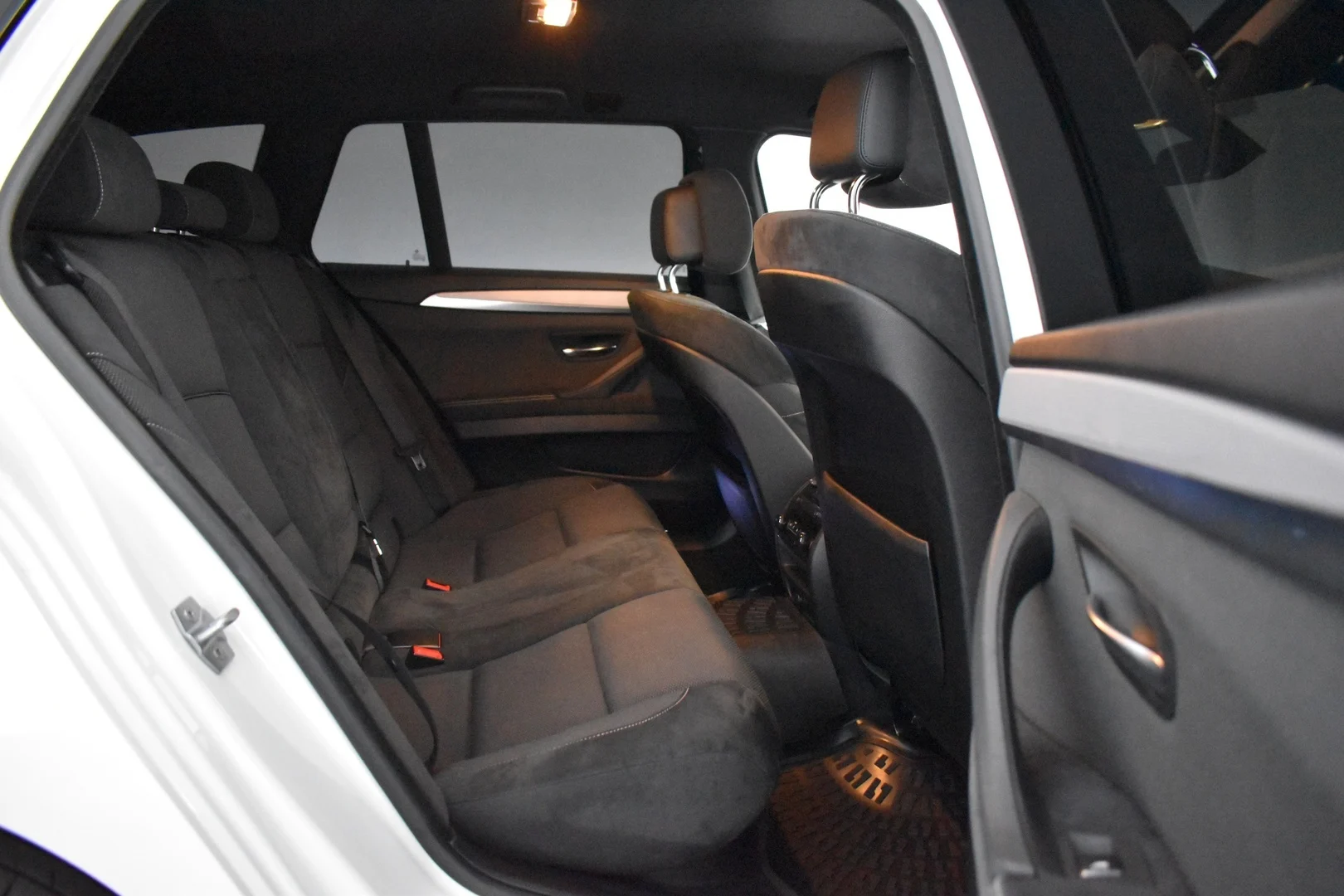 Car Image - 3172T9BsNg4KlSpvFFIU5x