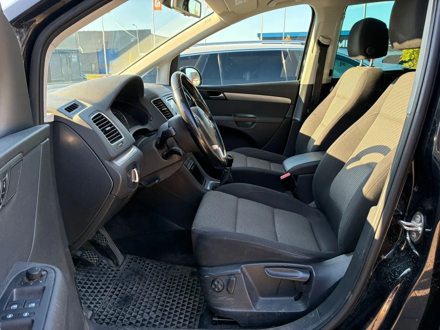 Car Image - 3N7G6pwKGQI4K1RZGI43Oj