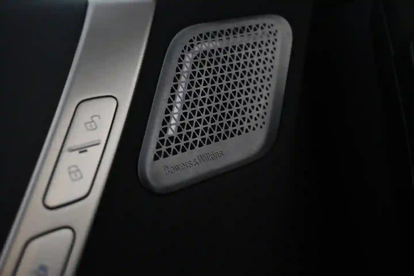 Car Image - 7rTJUAMaGug6jTm3Lm6Vto