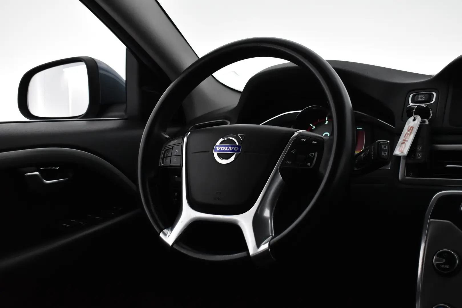 Car Image - 6swUg5RVtYa17G10GFml9b