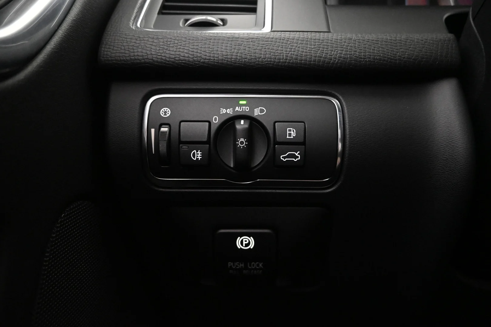 Car Image - 4k7YY0BYyxzr4P2MUFeT9r