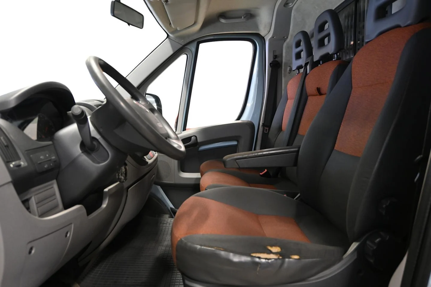 Car Image - FwLnQaOyR1viPrMTaf93v