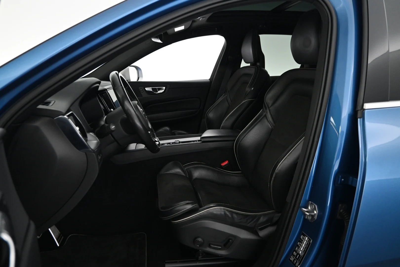 Car Image - 14n318GXdBDl7DXyebkJRJ