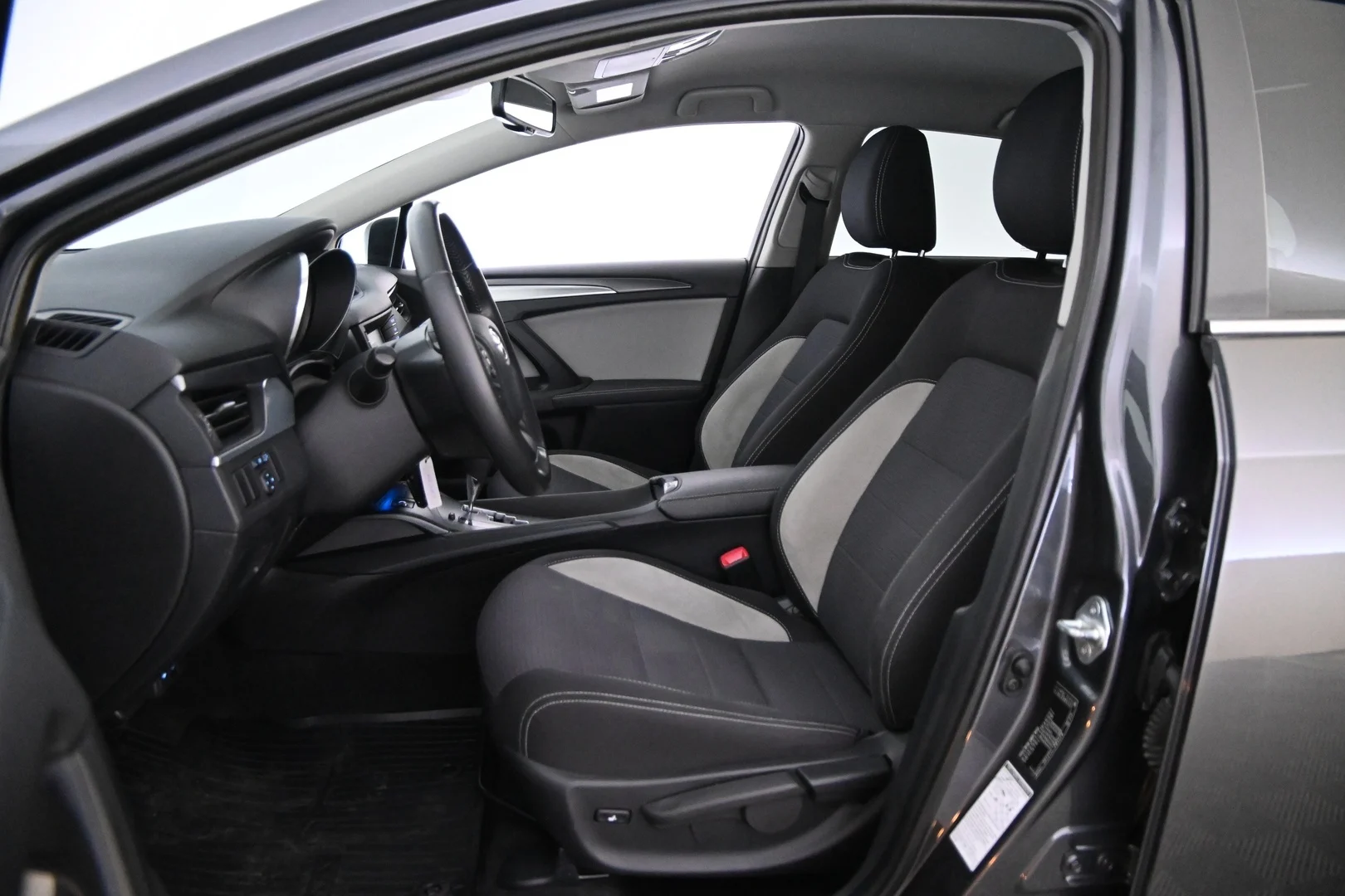 Car Image - 76RXE7U0YpFrol0Q3mAsjZ