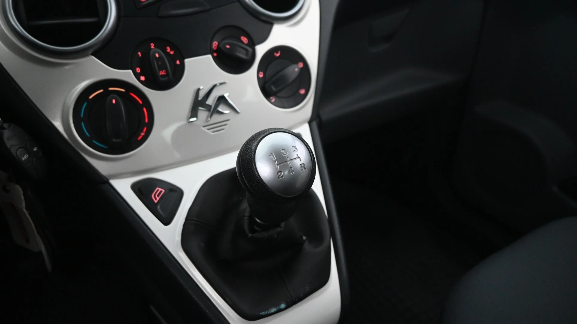 Car Image - 1WlUsDki8KM7cbcyNMru6x