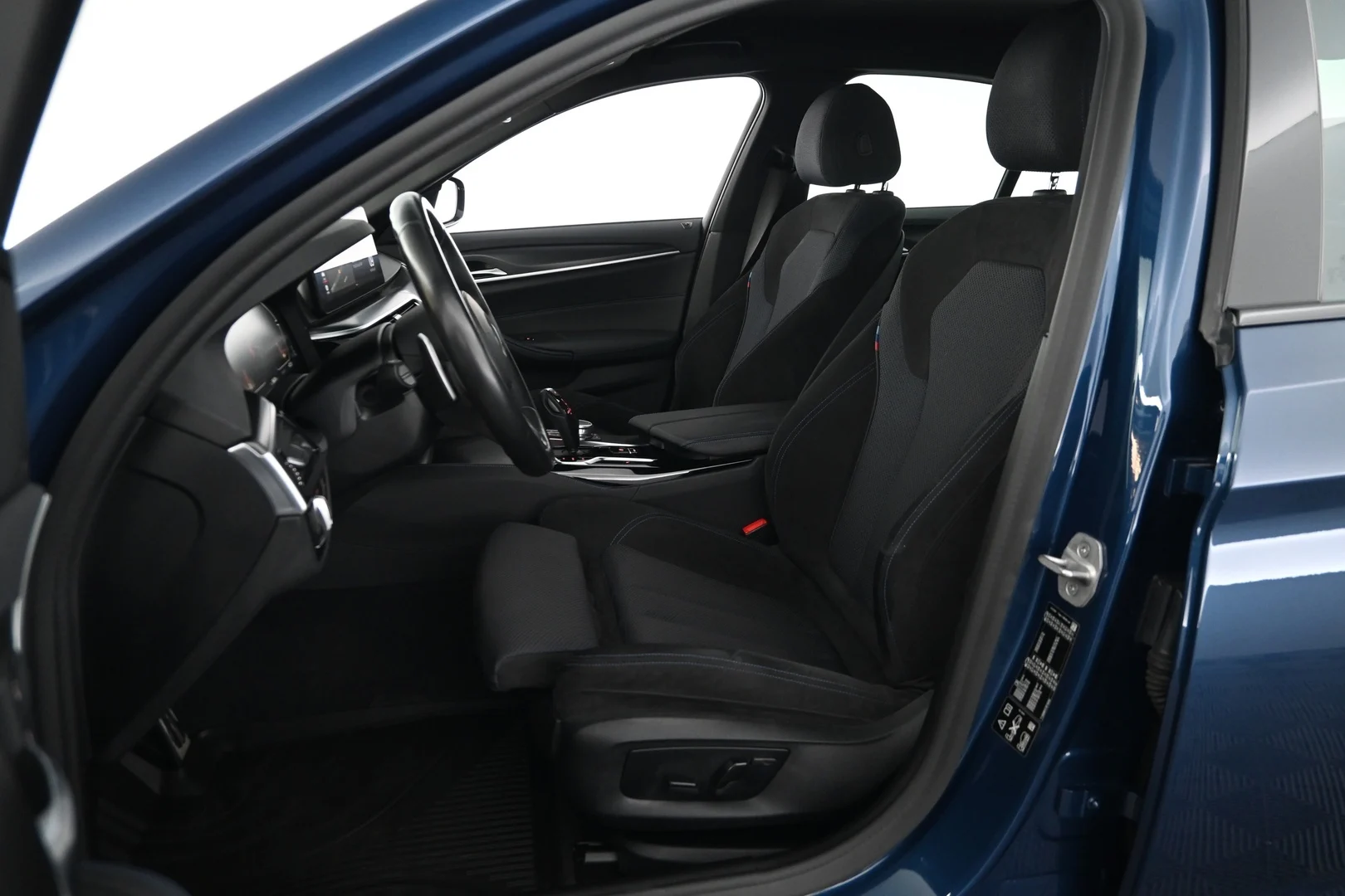 Car Image - 2lkdu8MW6vOb8nZNLibWrG