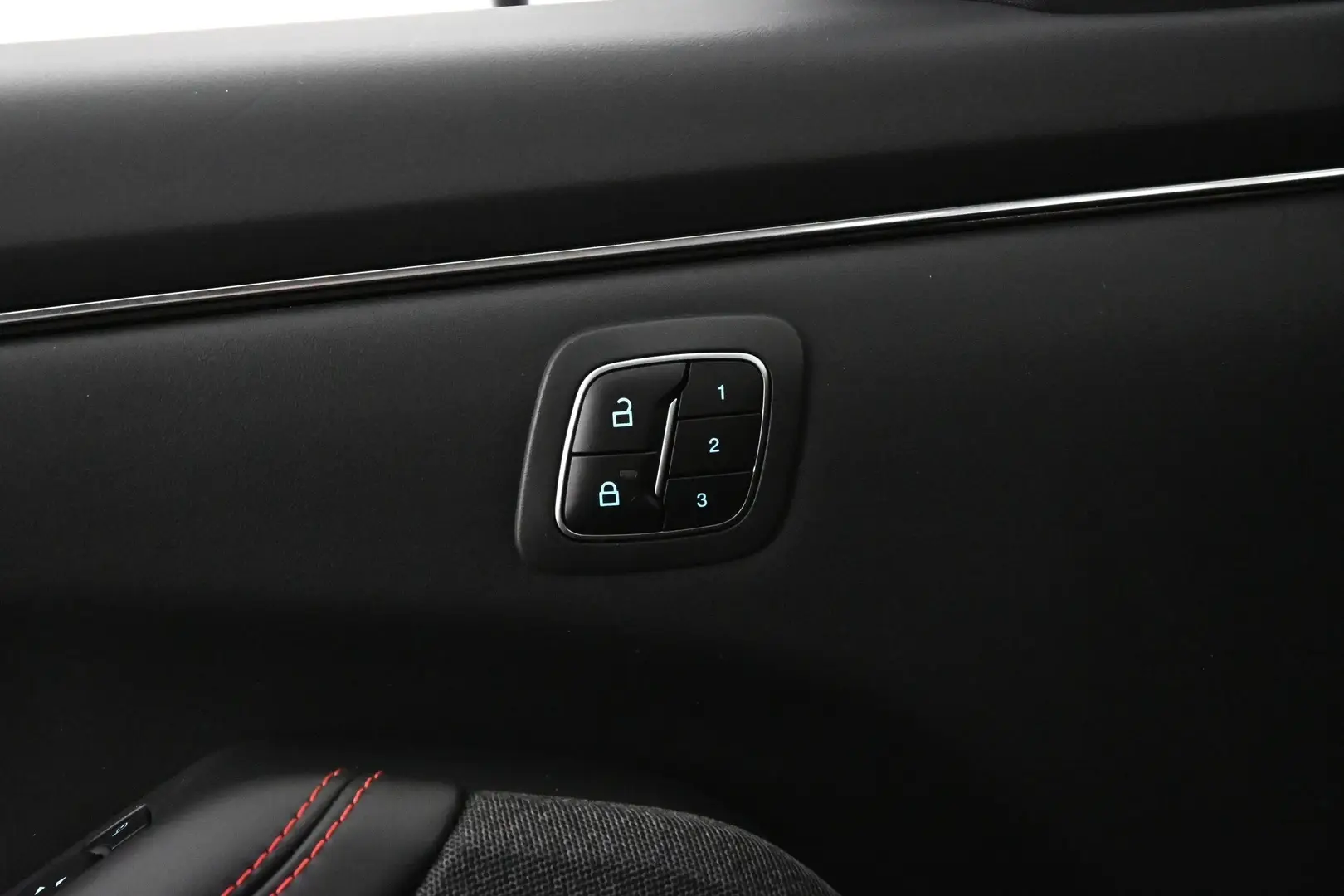 Car Image - 1NraV1Q9J7hf1UouATpsP6