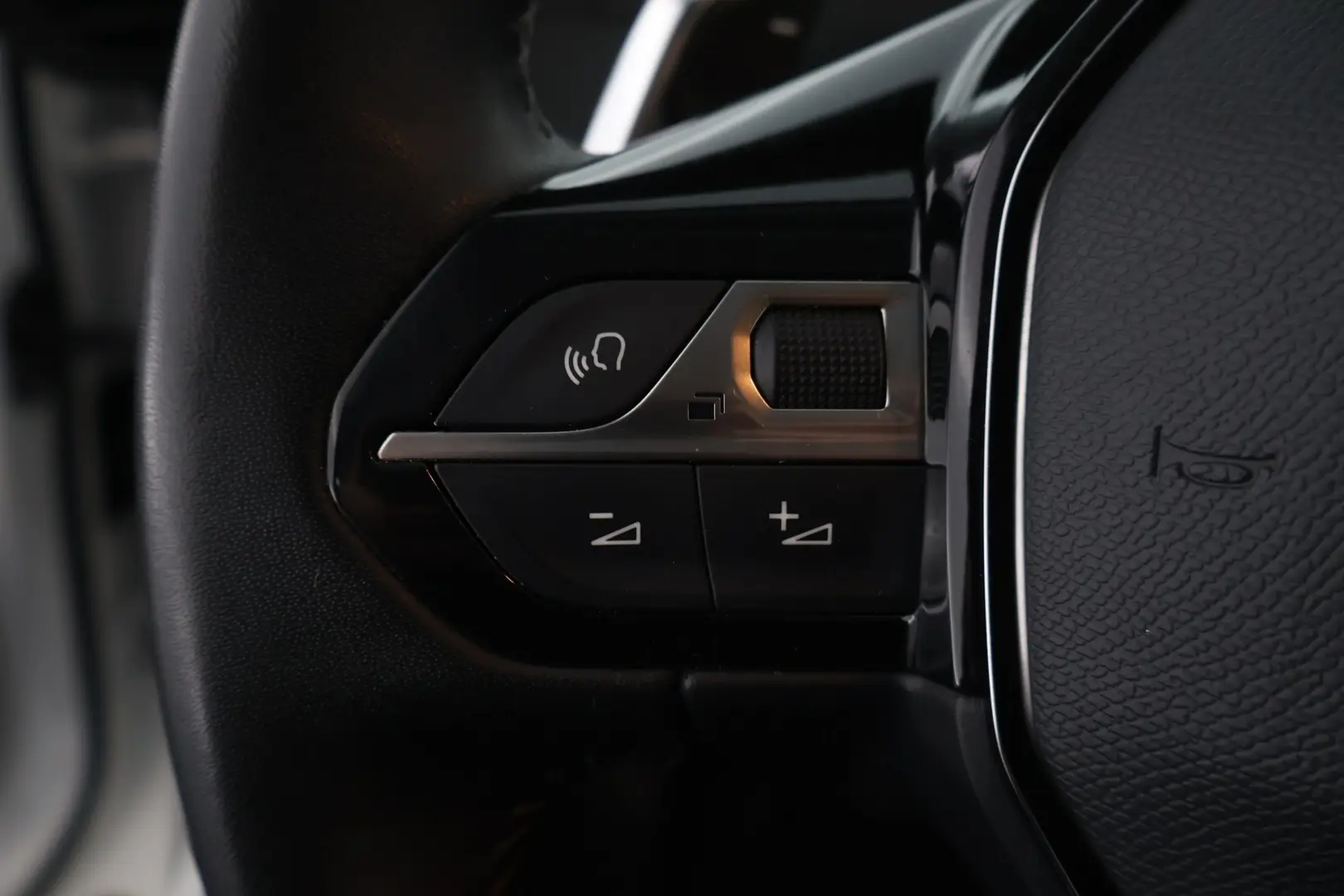 Car Image - 7AIkB0dWY8v9hWHDQMaWqI