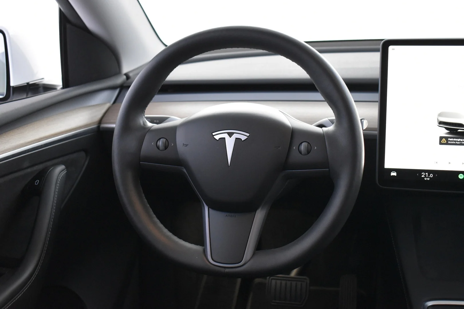 Car Image - XhoNAZYmZzMN9JduGhyqd