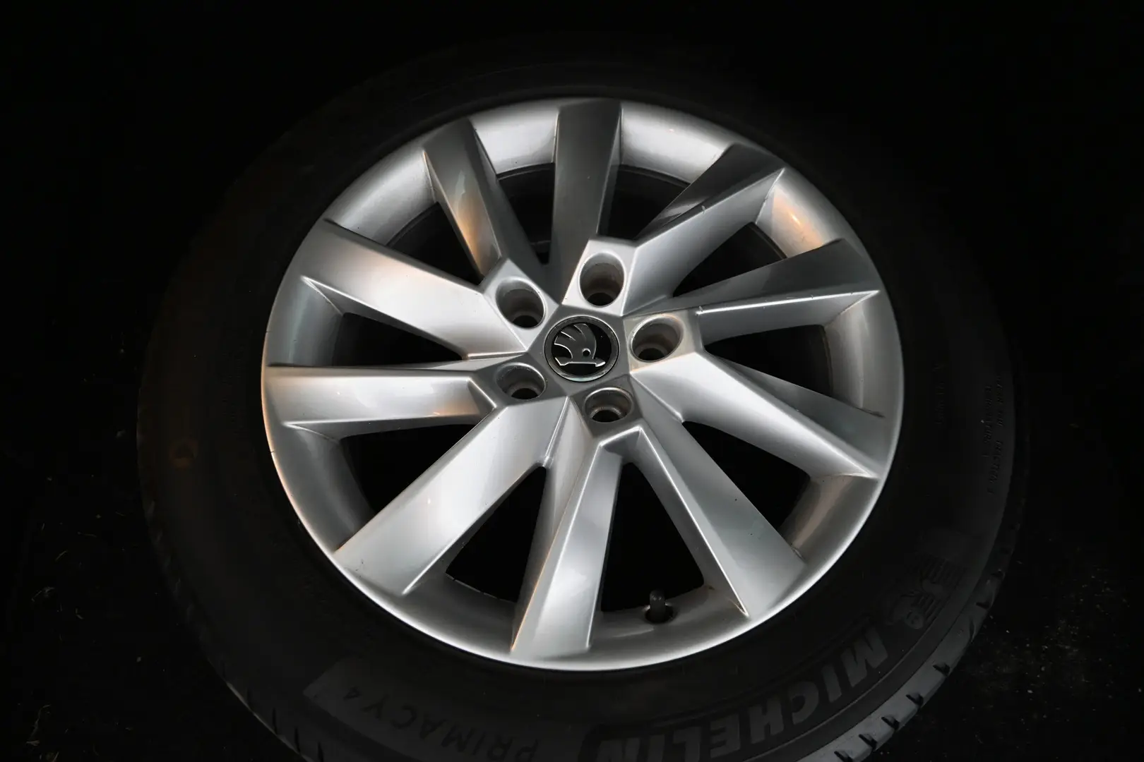 Car Image - 4pcGifHvjQoyo8zvudFfIZ