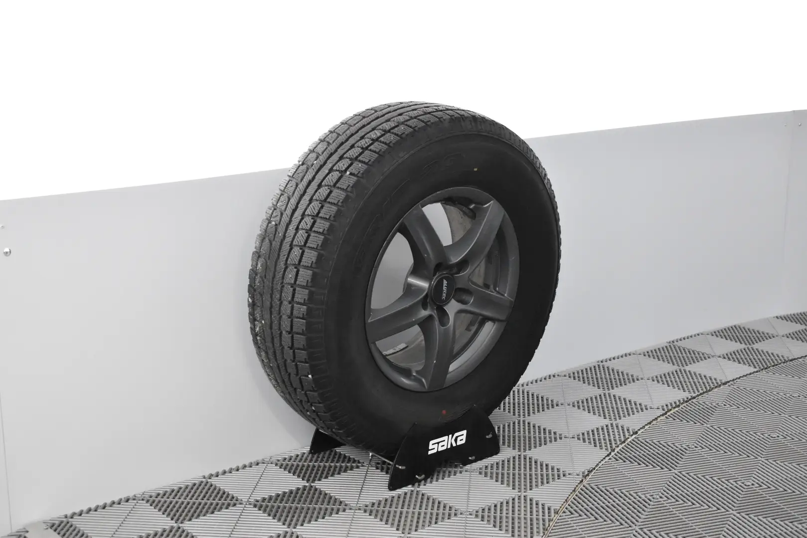 Car Image - 2AJQhQgKShh5RRzJ0l1aKI