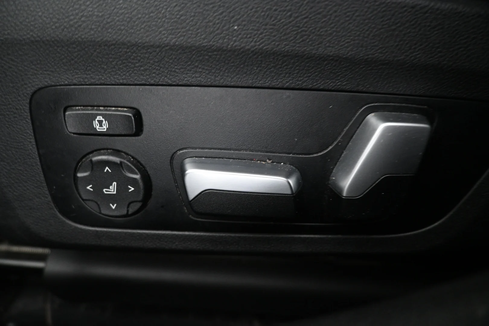 Car Image - 3iSsaX7ZWrZMV30dW9I0Gr