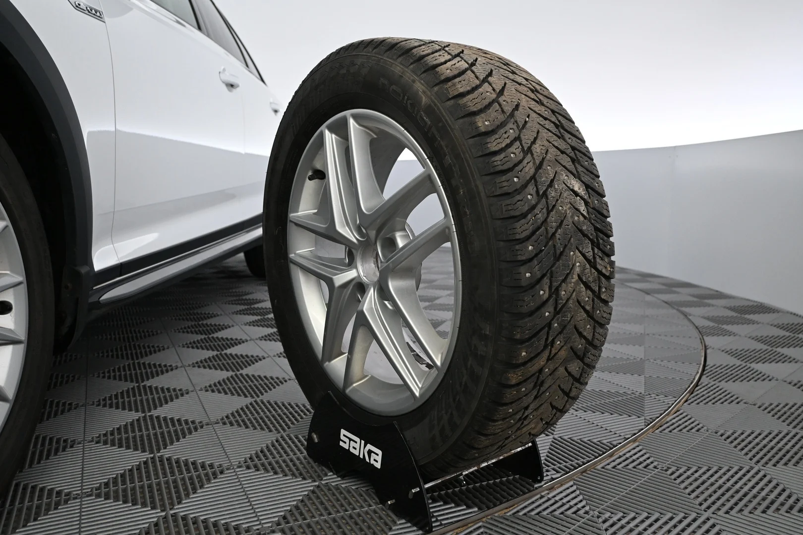 Car Image - 6ae4MQ0UAhgpIrHg5fHWhf