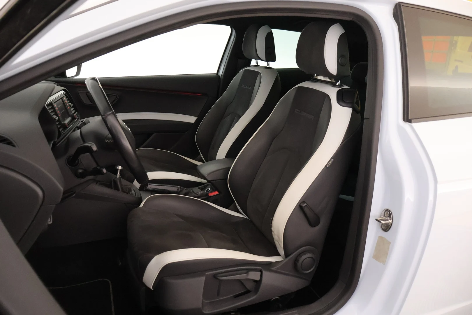 Car Image - 1a0fR4lcfYqEjvgjvE77yp