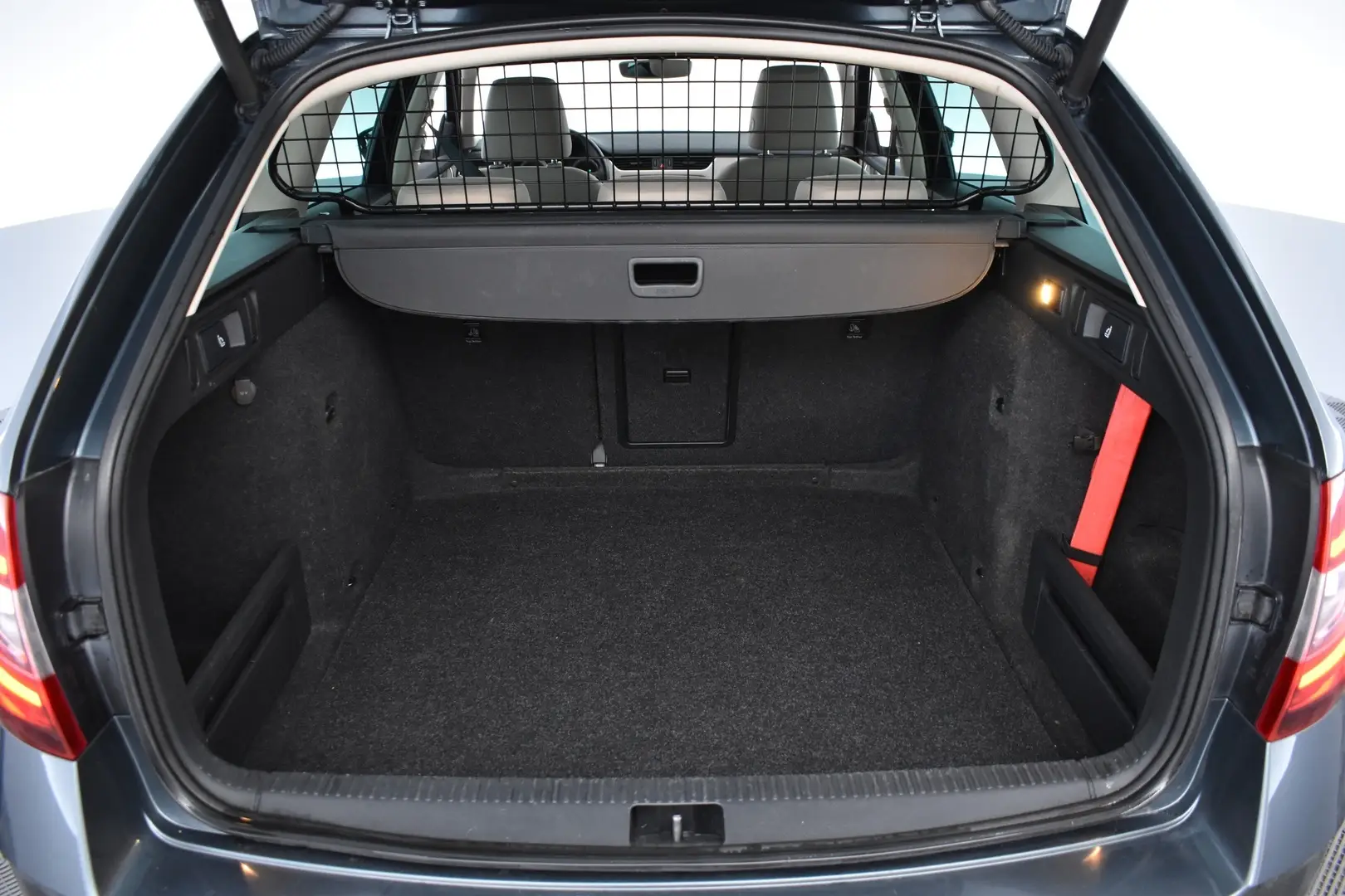 Car Image - 2A6N87Rp9LIGAb9RUVqpZJ