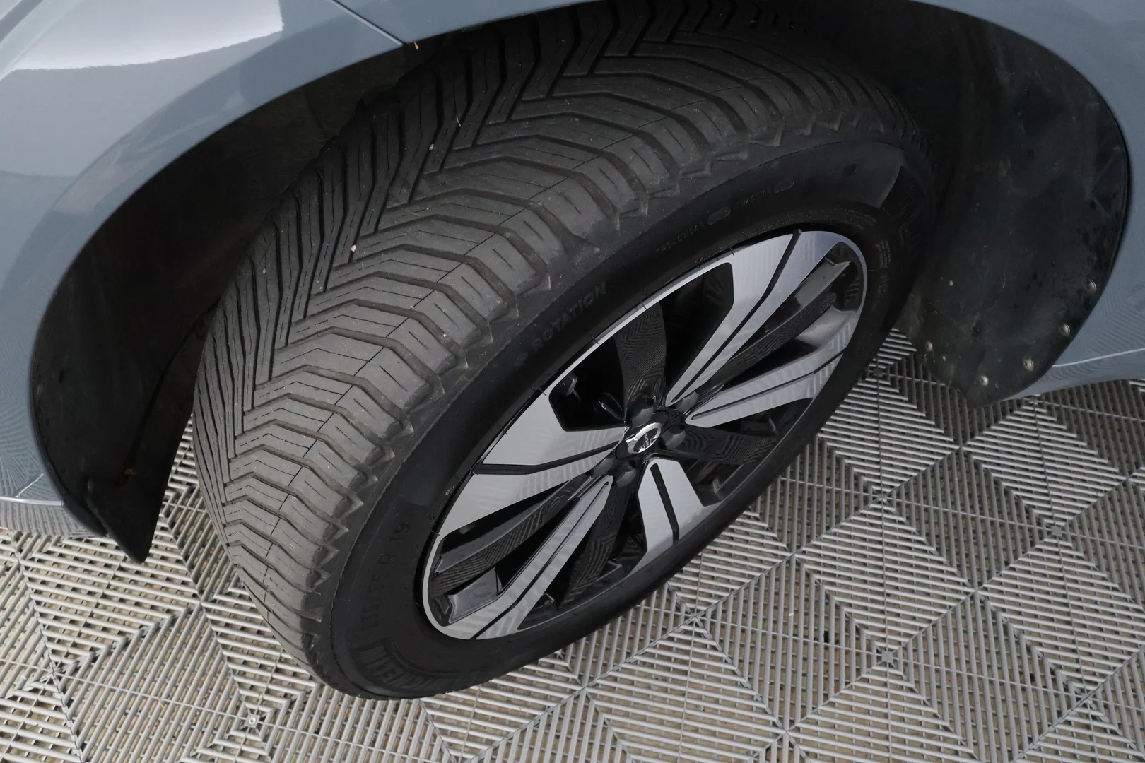 Car Image - 6nZSsMKbxZZ1lDVRpMxGm0