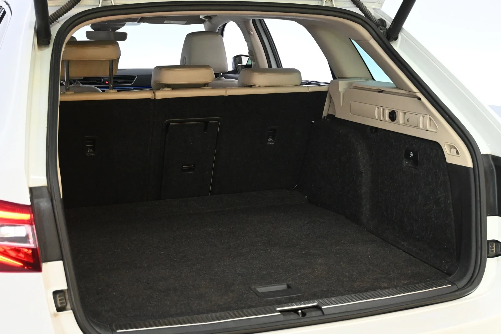 Car Image - 1OH9ZvhYfVXhF1khirKzEz