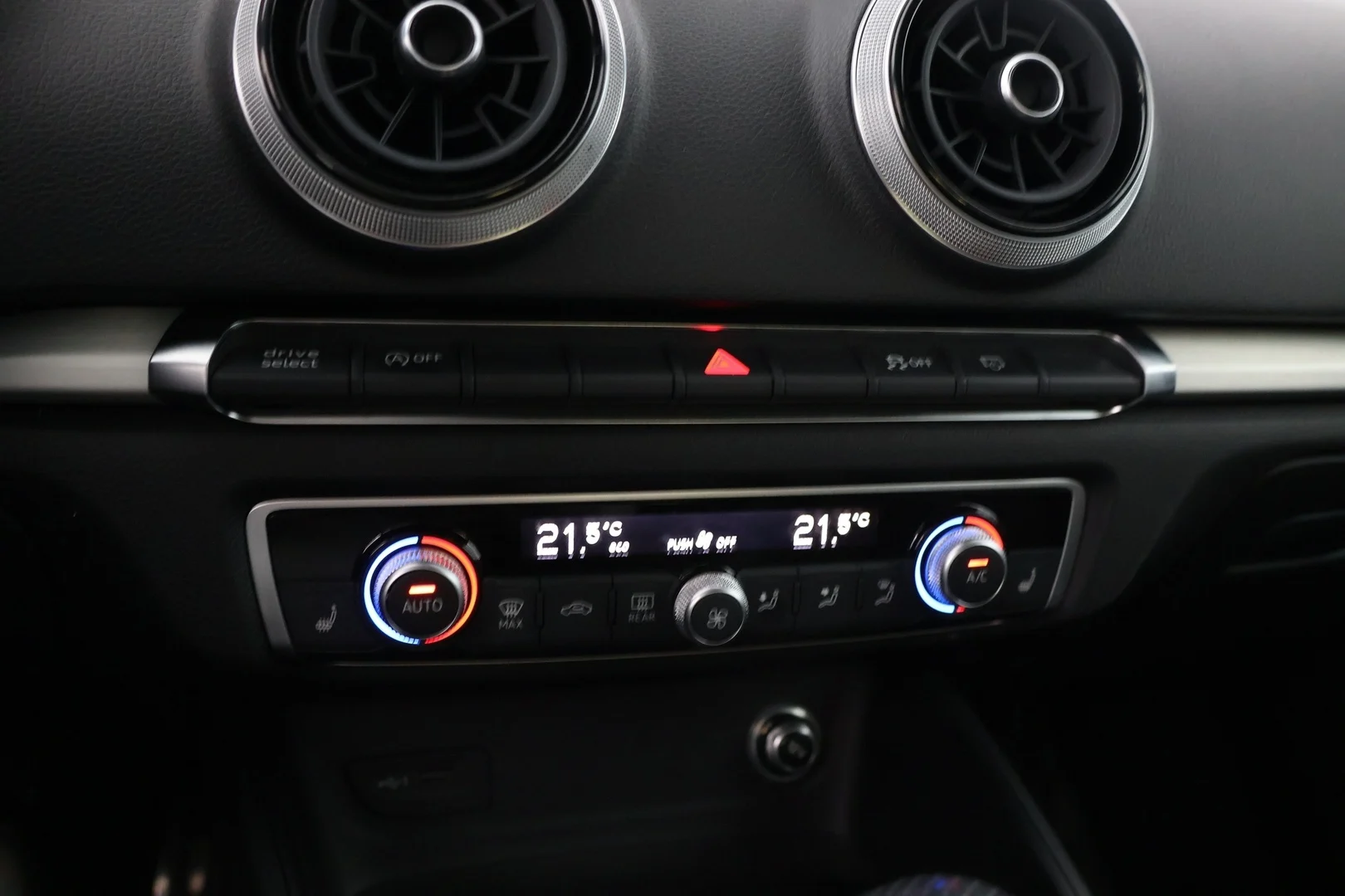 Car Image - 34ectiUITQ8F21zkDoXO47