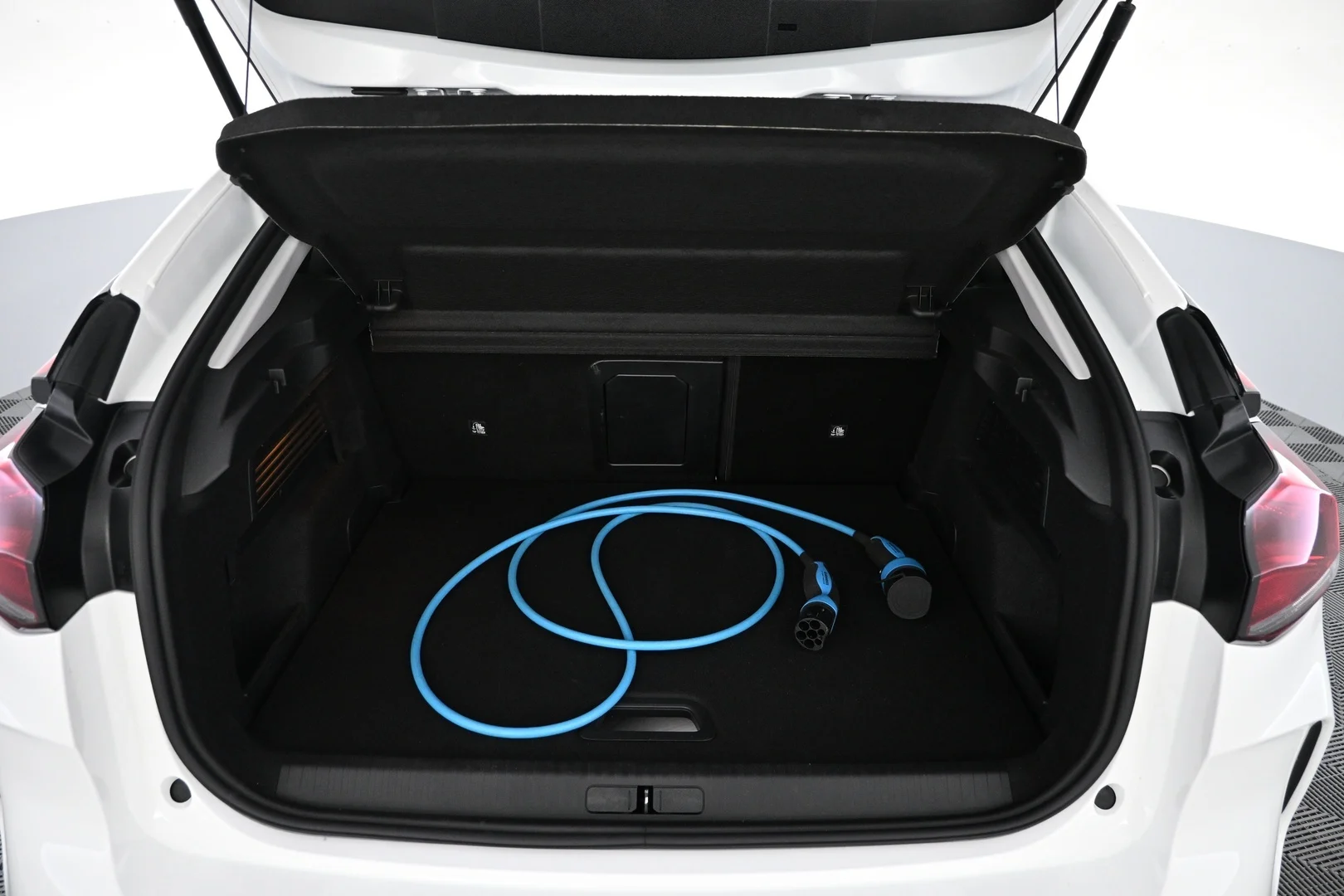 Car Image - 14IBUCQfHLb7pf6Lt3eP2n