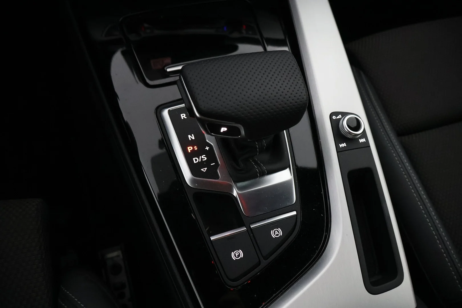 Car Image - 2G9hUF7RGBNRJnRknUBD6w