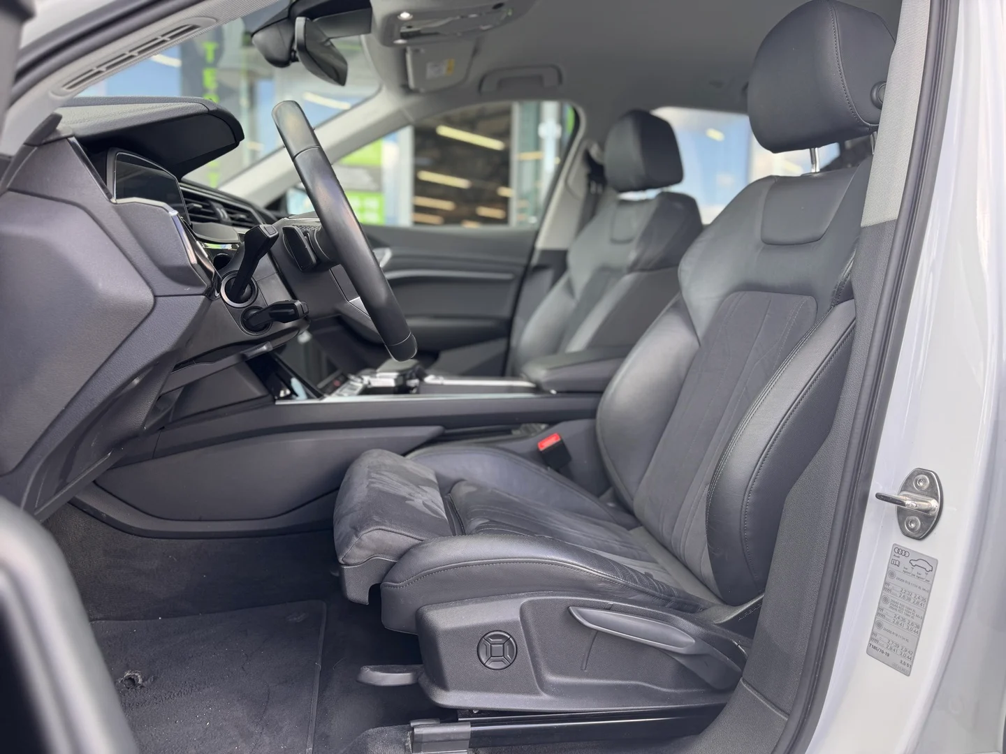 Car Image - 1JfsIEGSVWc74AAxnOY45c