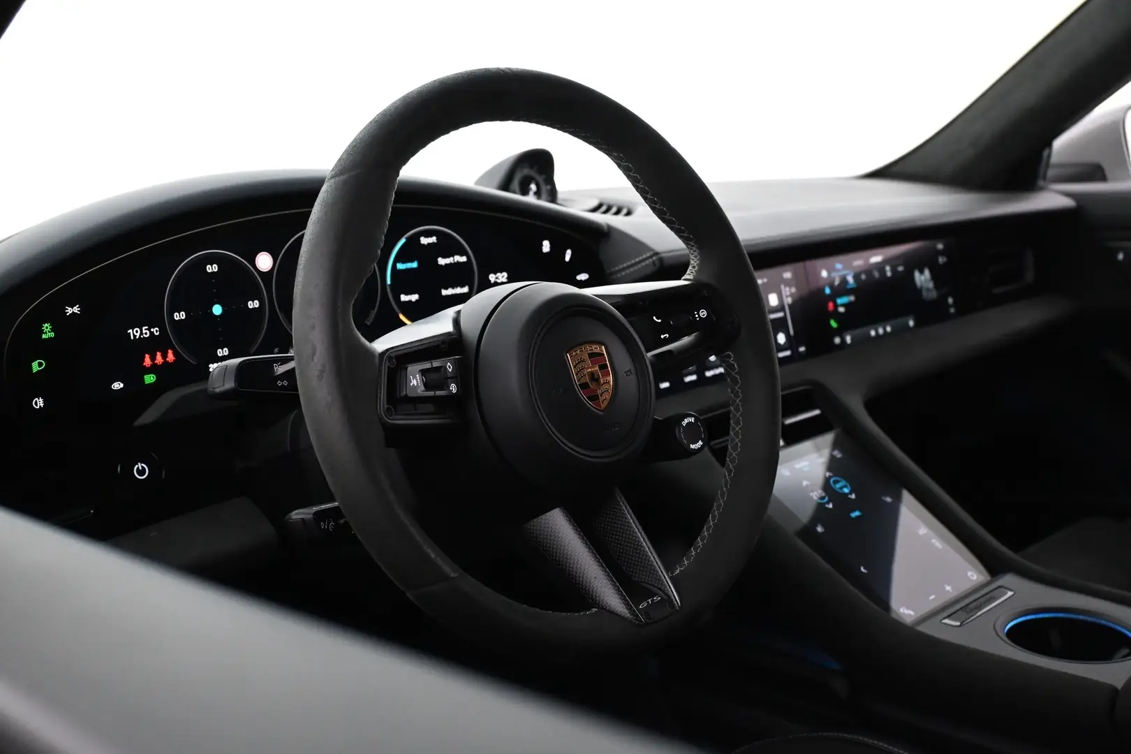 Car Image - 4W69zsXRGKb0MIkKd8bYUN