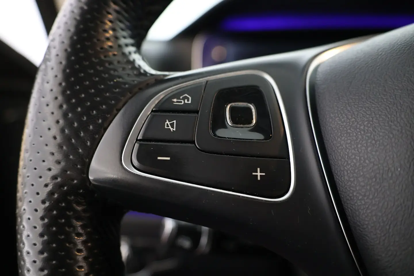 Car Image - 3At1xLI17HEMU9o2kACbUG
