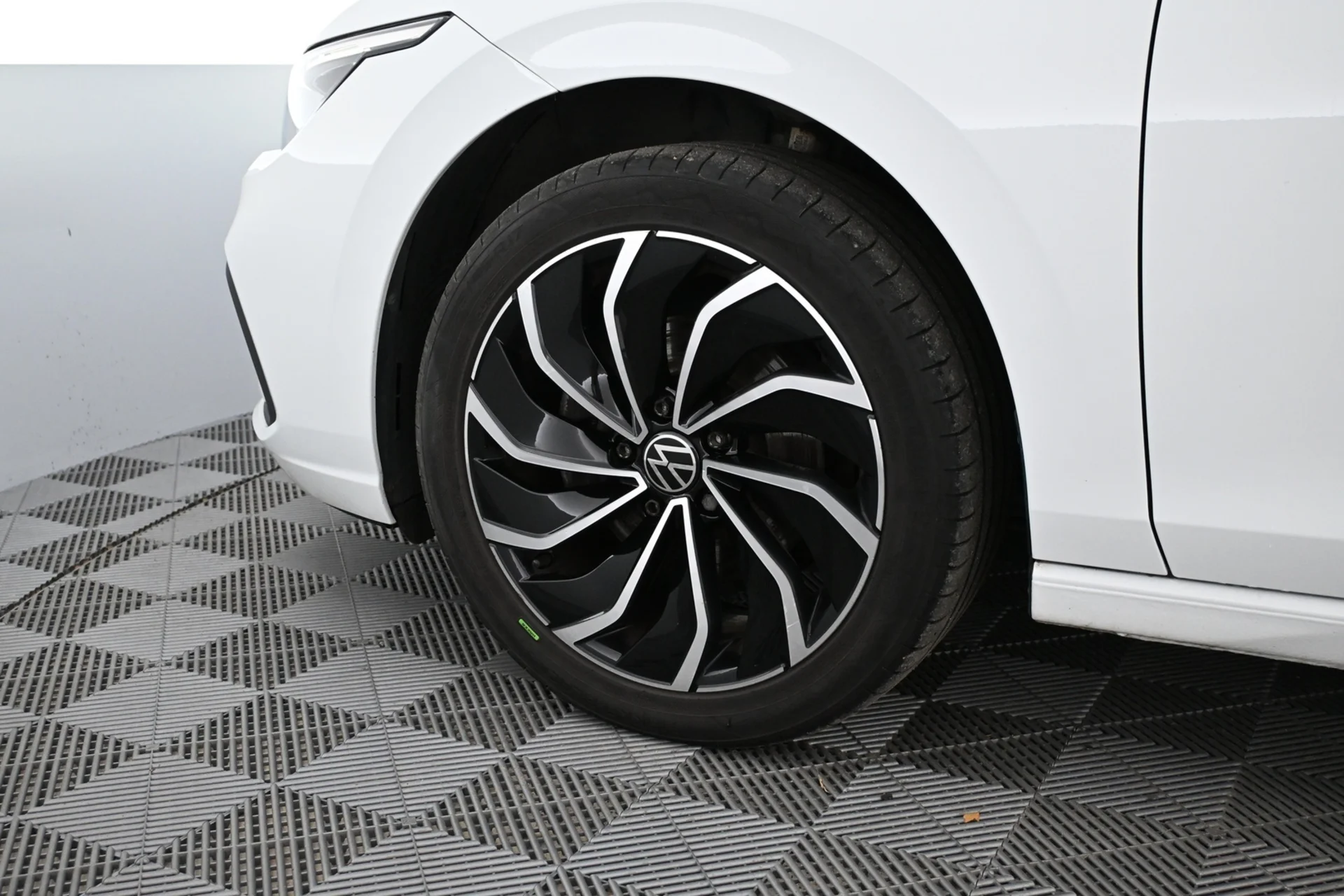 Car Image - 1c6mf4mkTDjaKwf2BcQlU9