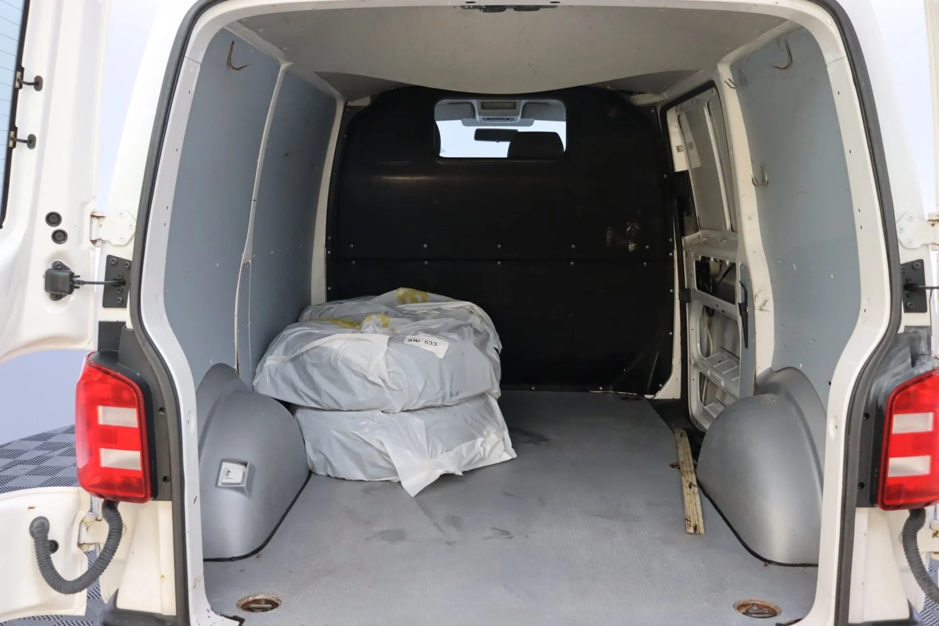 Car Image - 5YOZZQ4JNNlVicdN6fDKbD