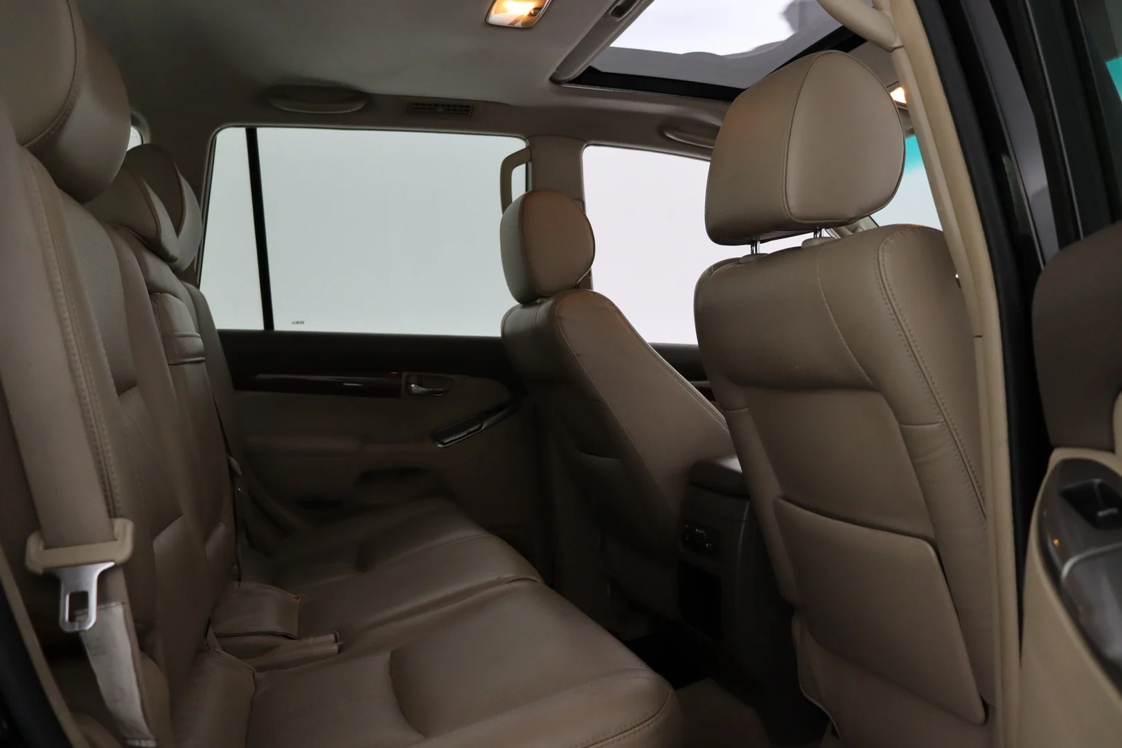 Car Image - 5HzLD7cjxS936uxRRQZl2M