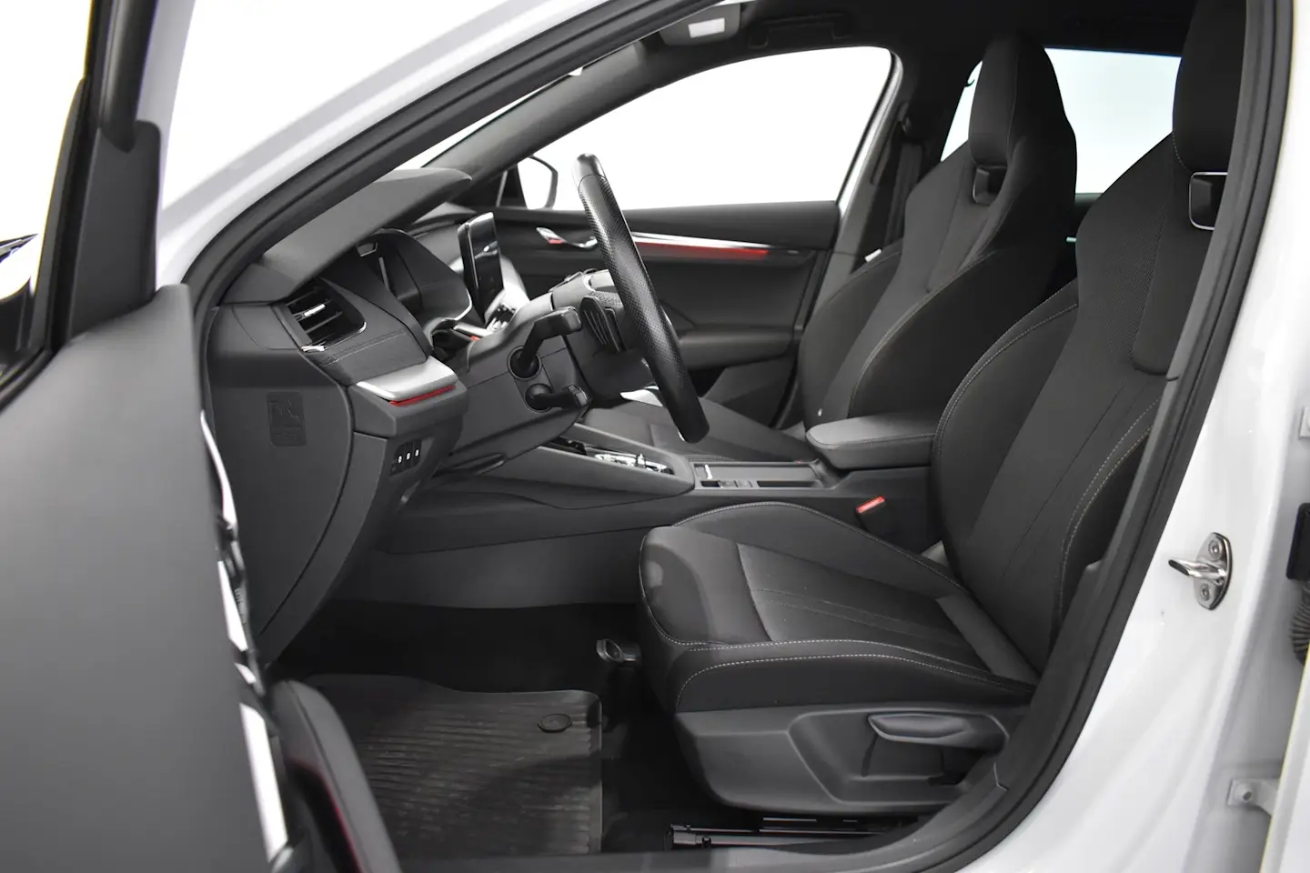 Car Image - 3W993AO9b30HfEeeebKYOG