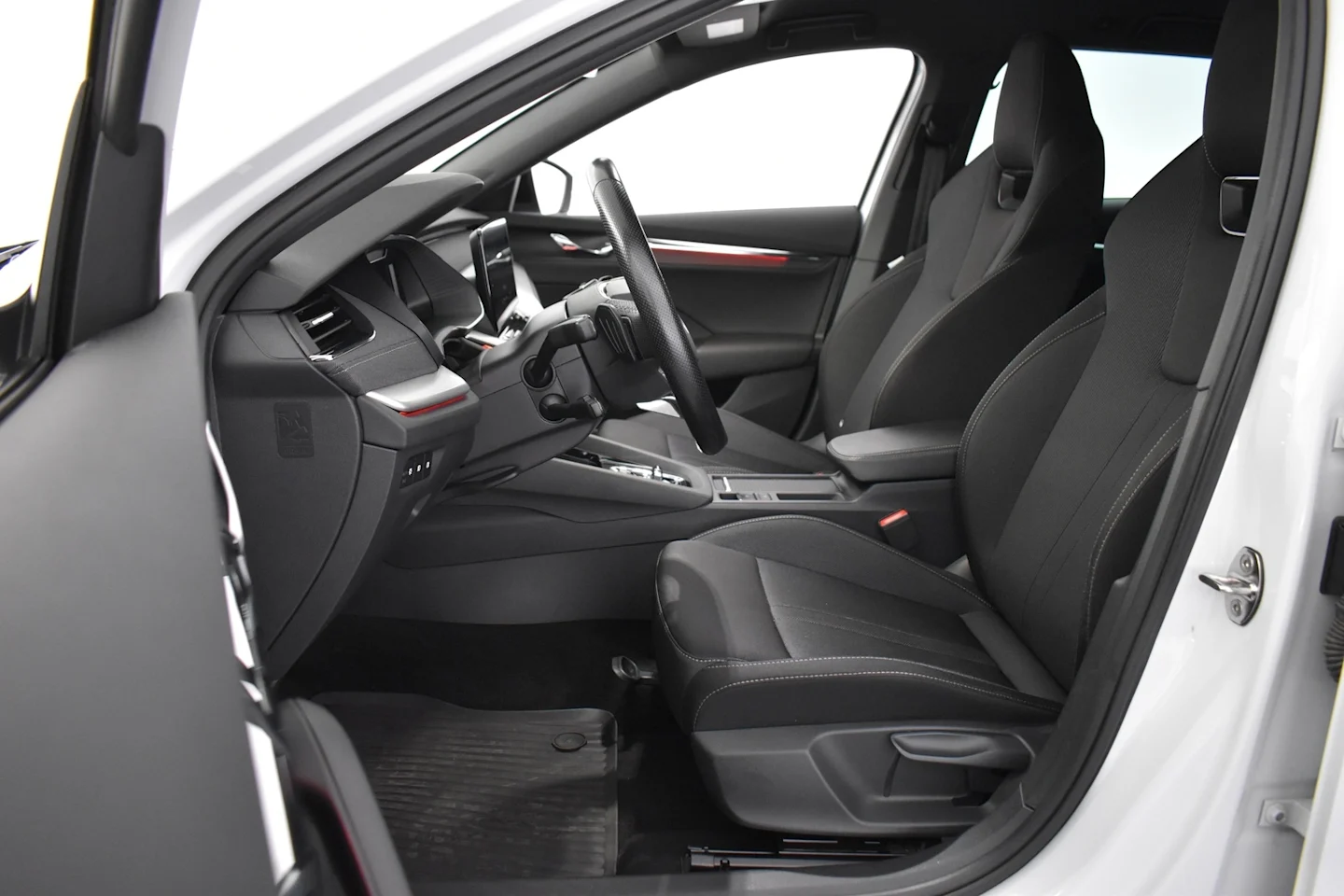 Car Image - 3W993AO9b30HfEeeebKYOG