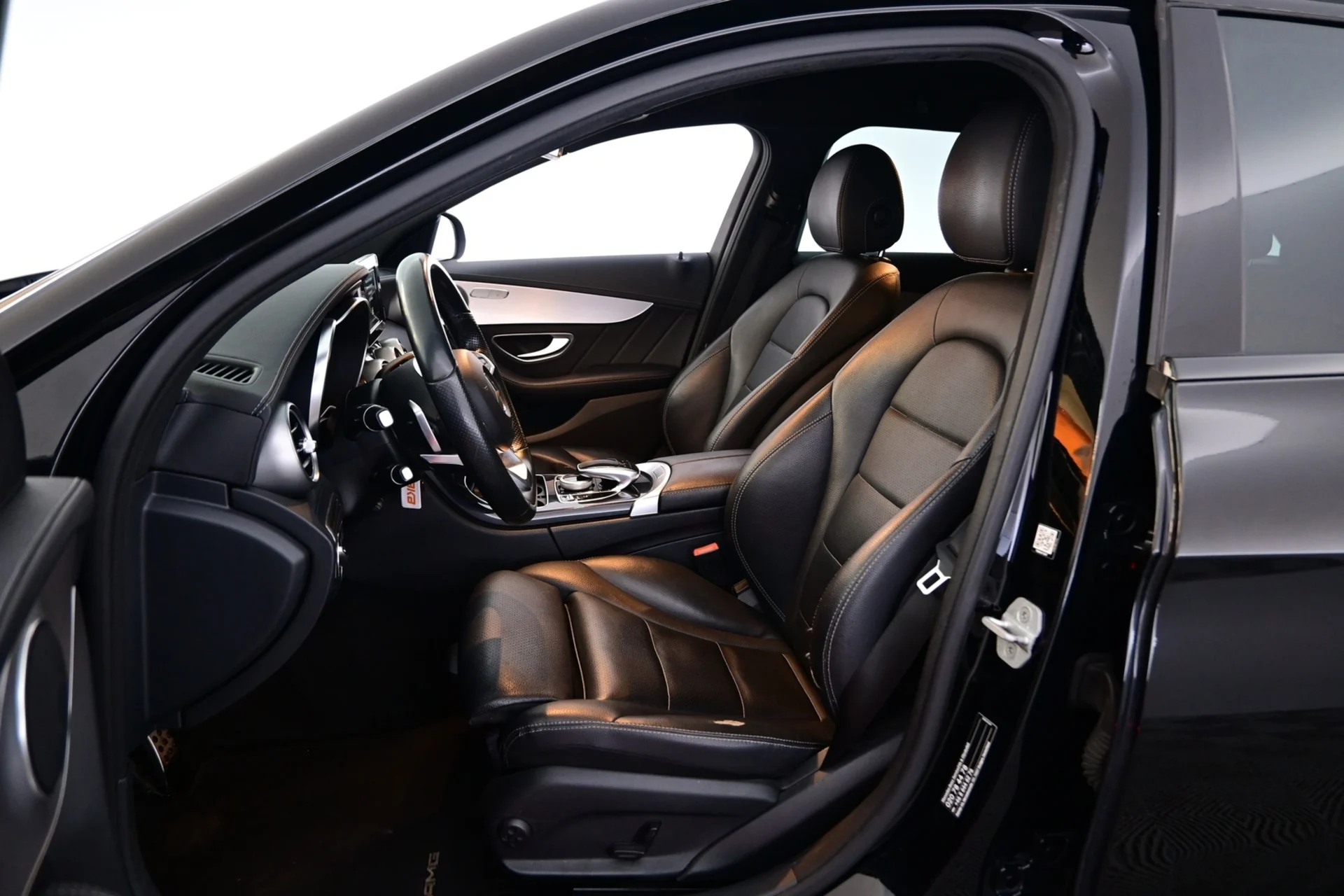 Car Image - 5pPiUFmyYKZ5SuYphZwrZo