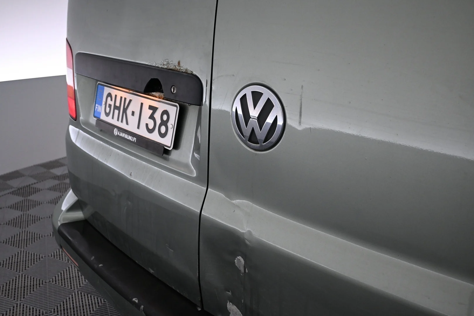 Car Image - SmgBvOg8oTCLvKbQxSGJE