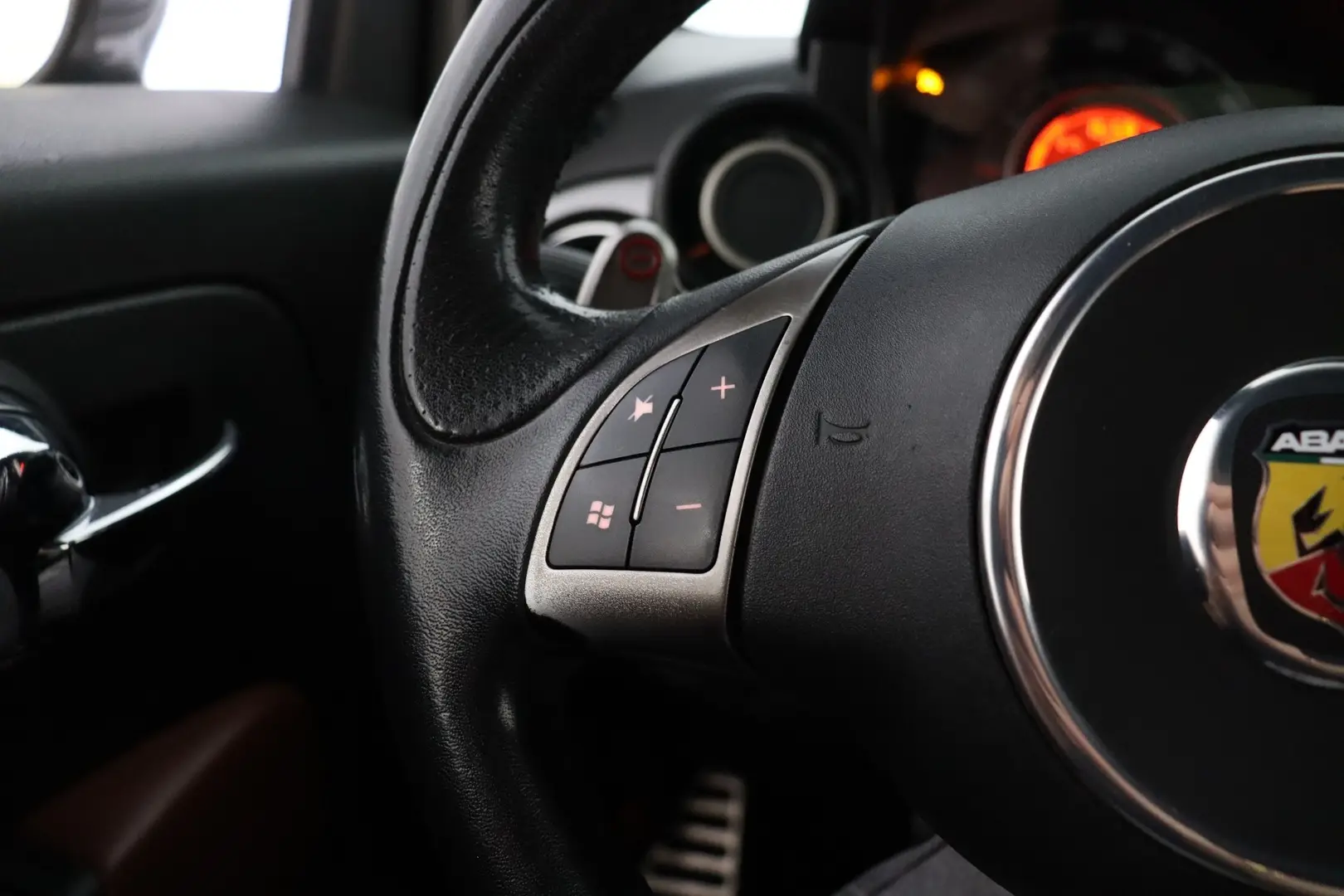 Car Image - 388PBszXSXOueiUE92BCsm