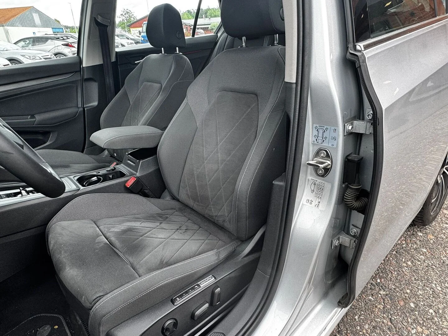 Car Image - XVr1lYyTnXYQmUAApIwv9