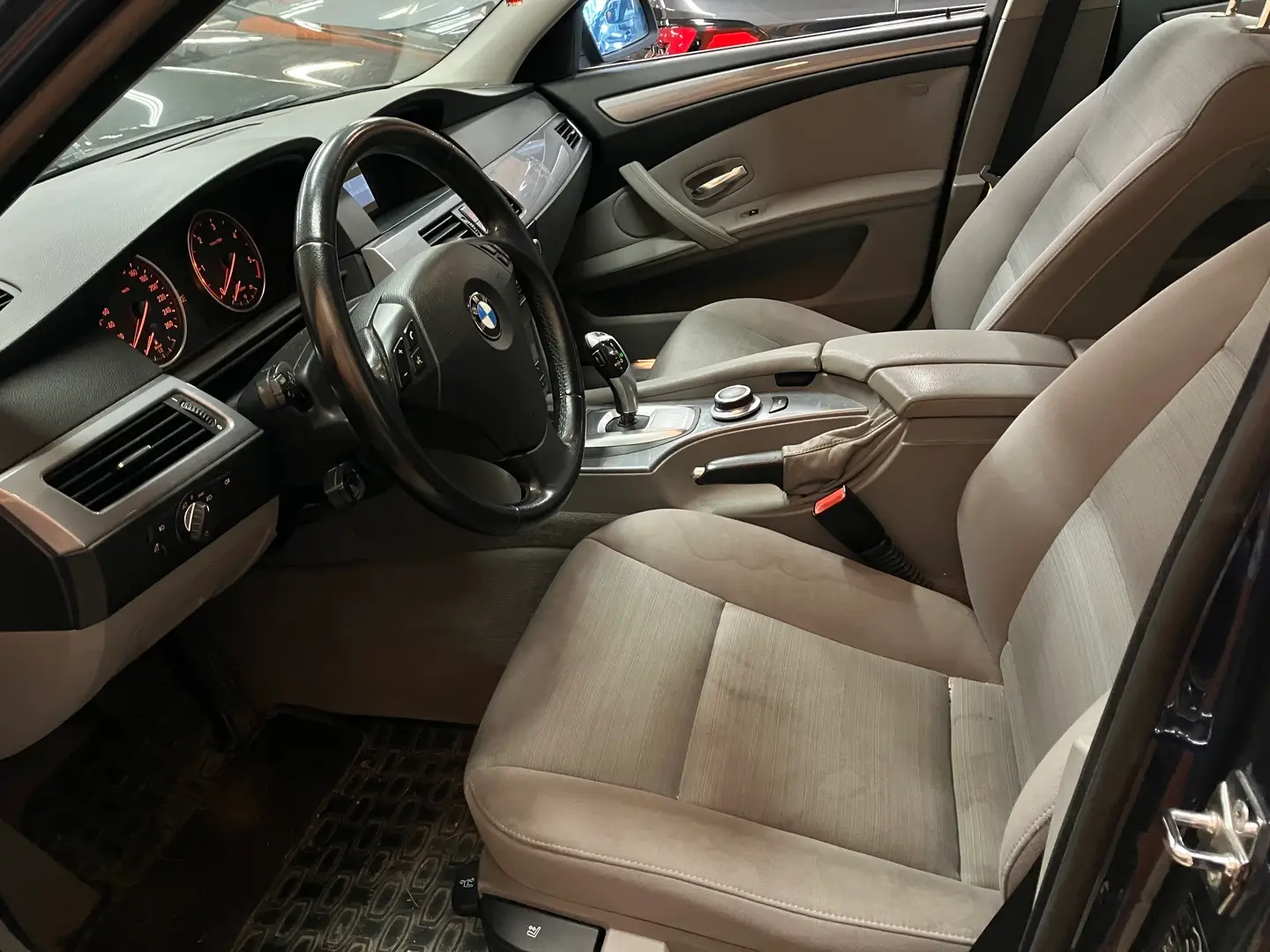 Car Image - 5BnWm0jBHFuVIc1zfFXef6