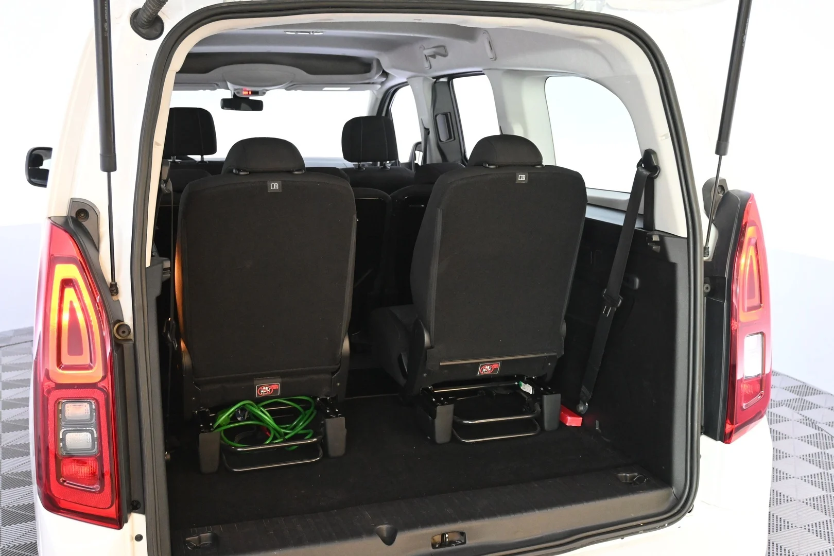 Car Image - 41uBCuc3N7nl9y6wSinErb