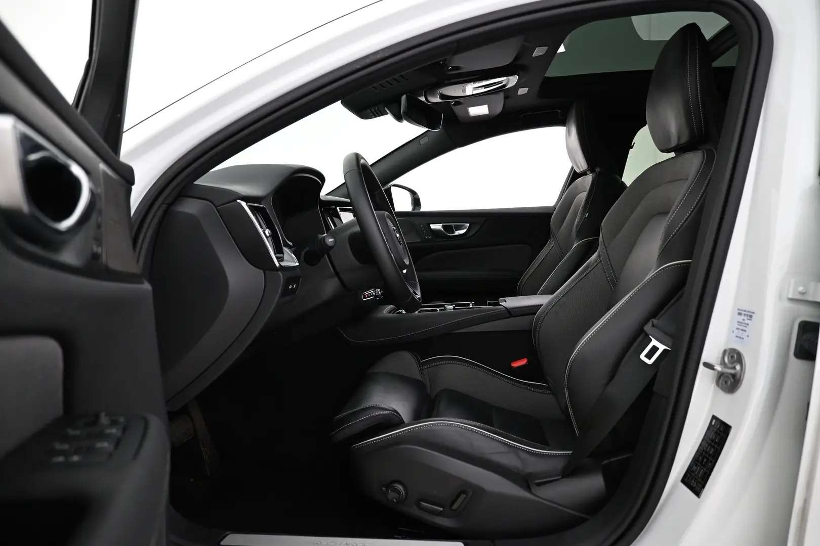 Car Image - 2LoMdVHxteC8Ed3eIhuvxC