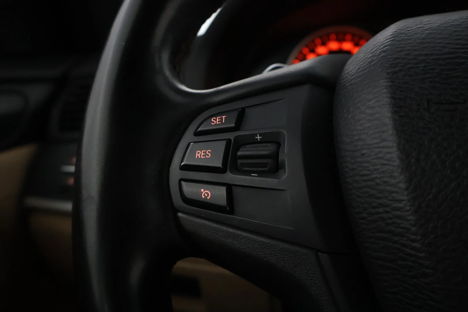 Car Image - 3dQp2xOTdCfOHHJikslRm1