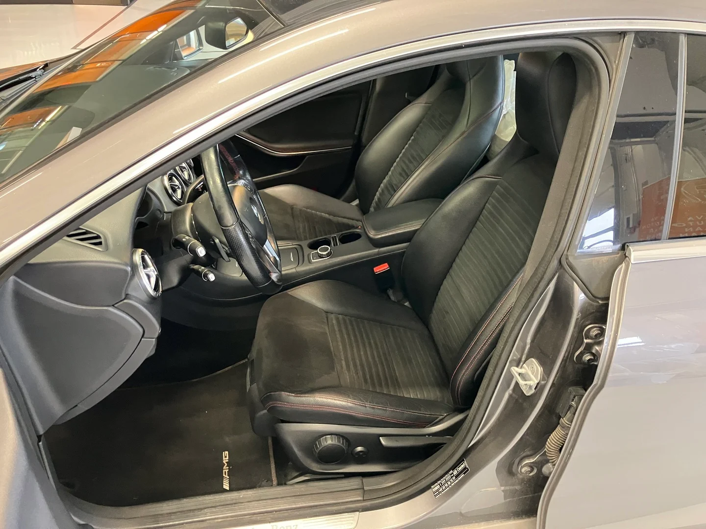 Car Image - 2SwKqRcRaUFfAt1ioTcqmF