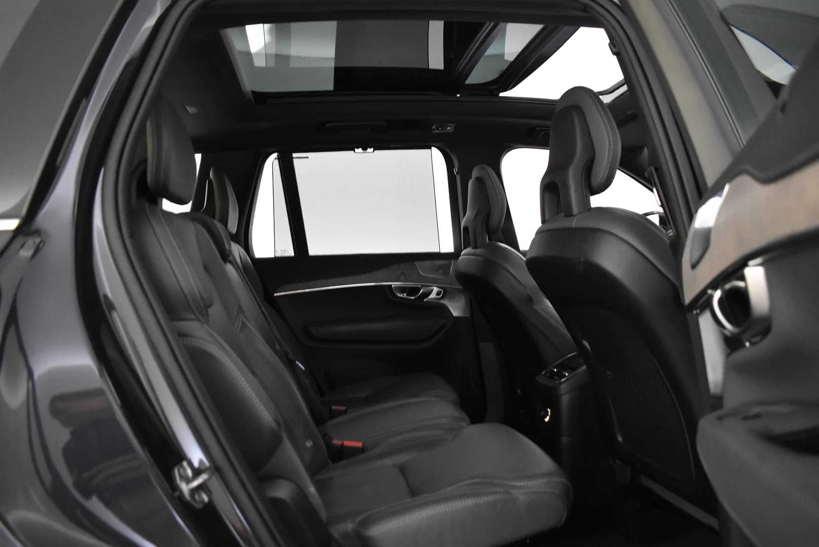Car Image - 2Ky2hcMWNUhvbrDxqzSLZ6