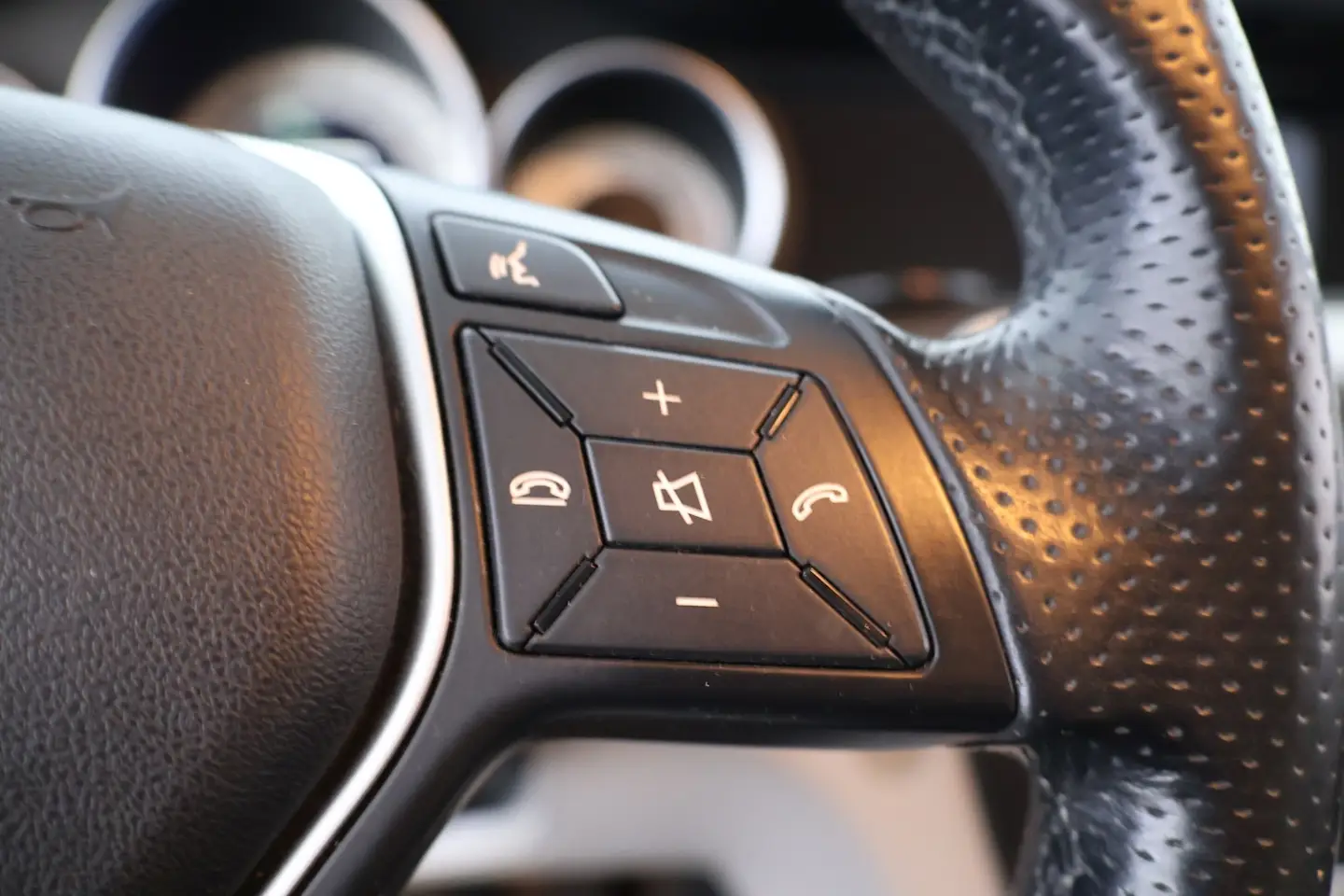 Car Image - 3OH0vimDN4cFyHNJEpuF6Y