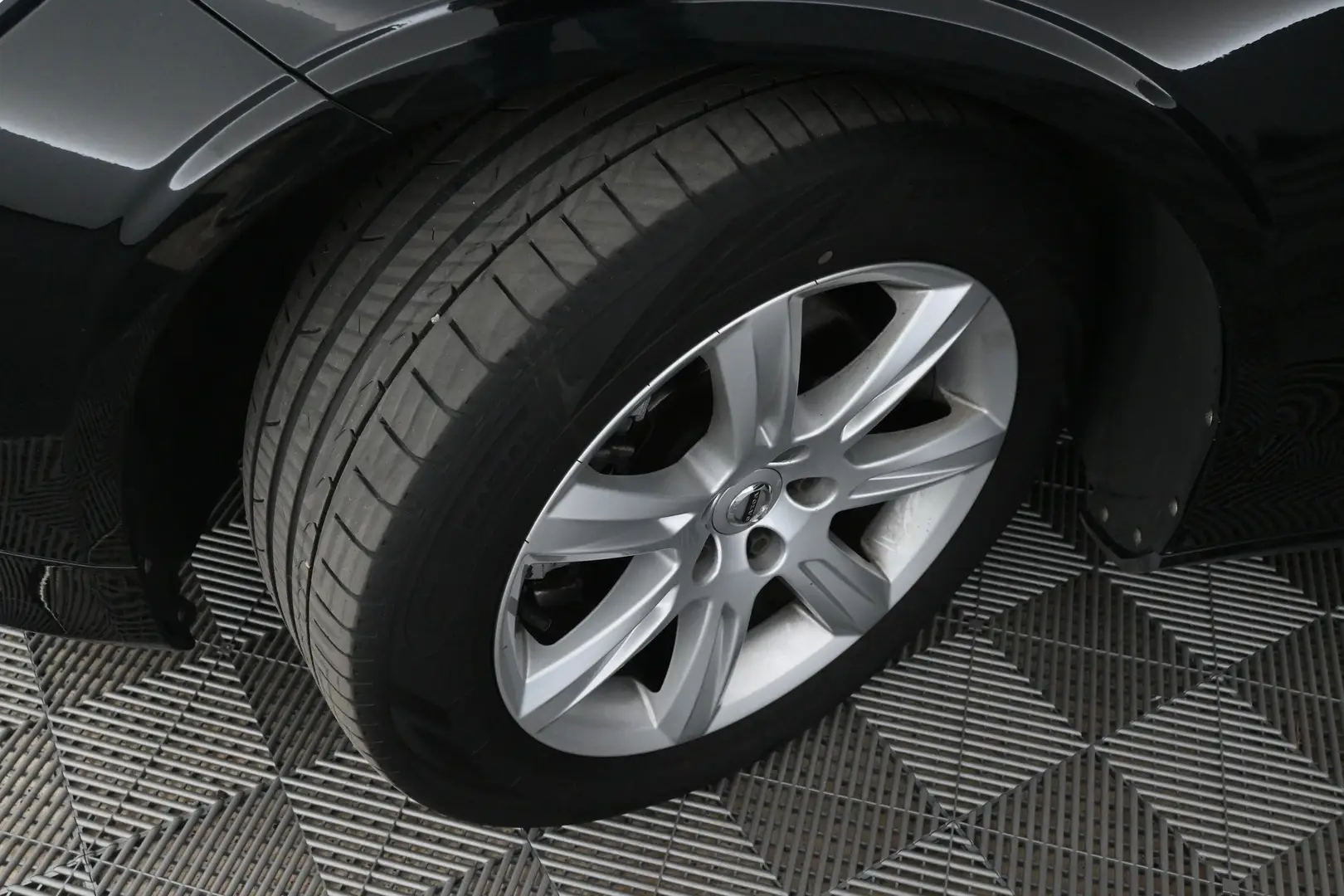 Car Image - 1GhW3ckCoL7Zix7tGcgBsE