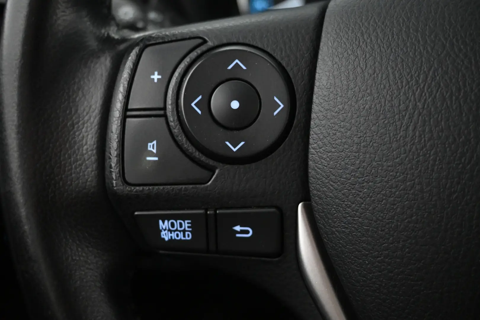Car Image - 760EdOZdbvPjGBcDzxnoob