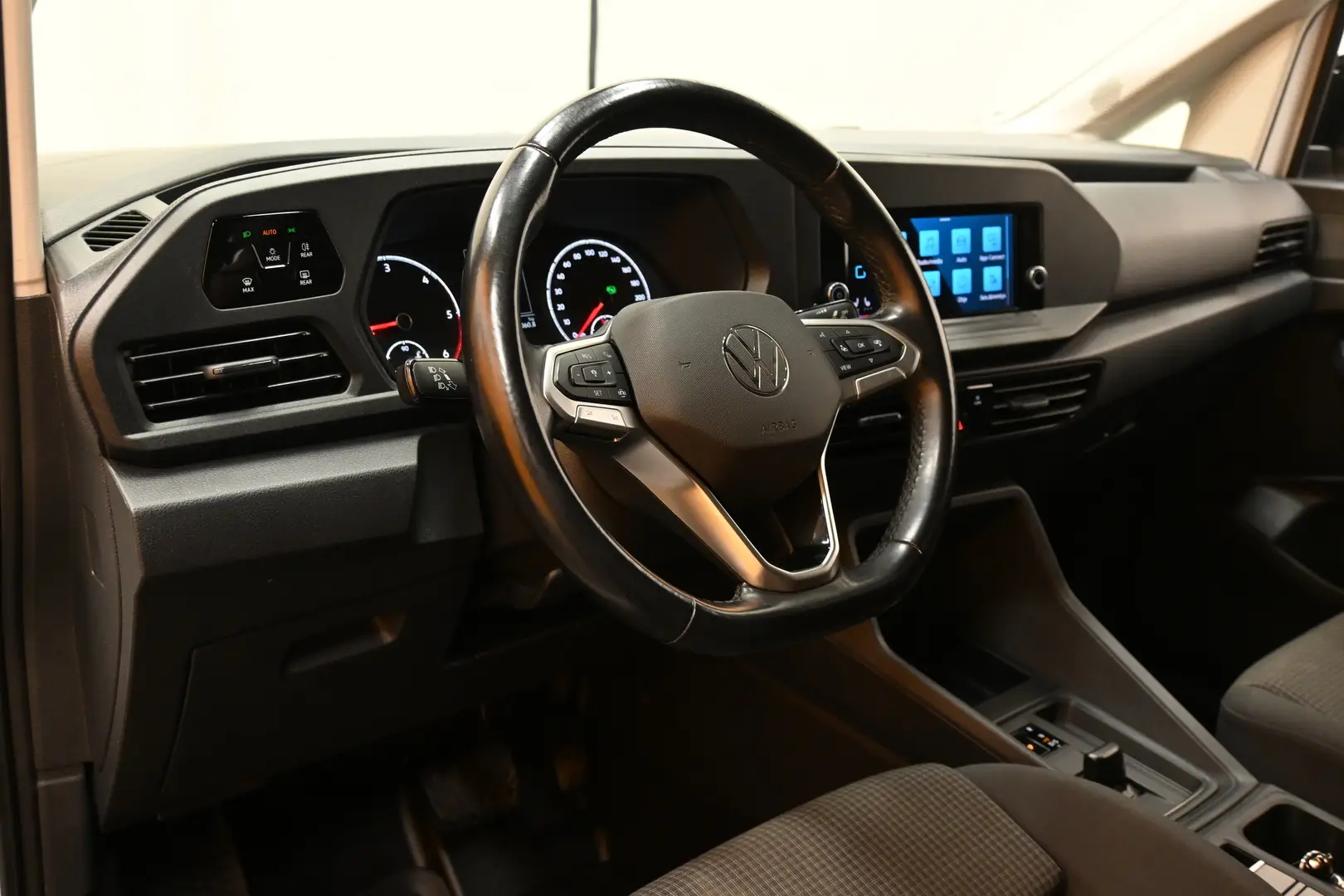 Car Image - 4bge9r5Kj4zUXN42pVDnAE