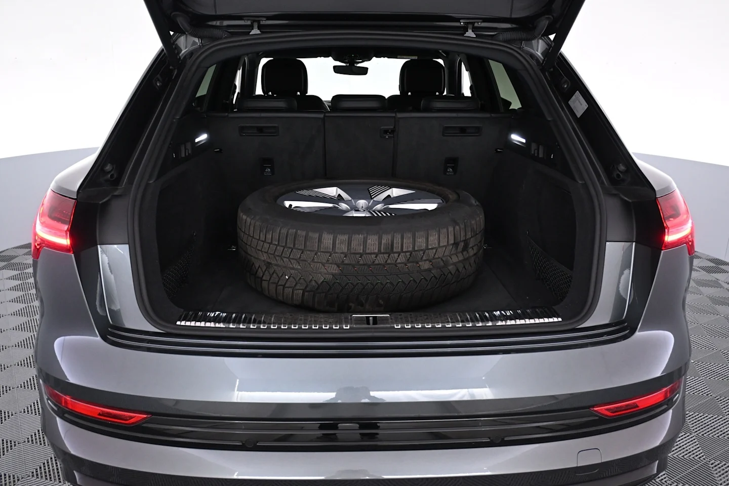 Car Image - 13qKRl2OPLxgjSBJBgMV9z